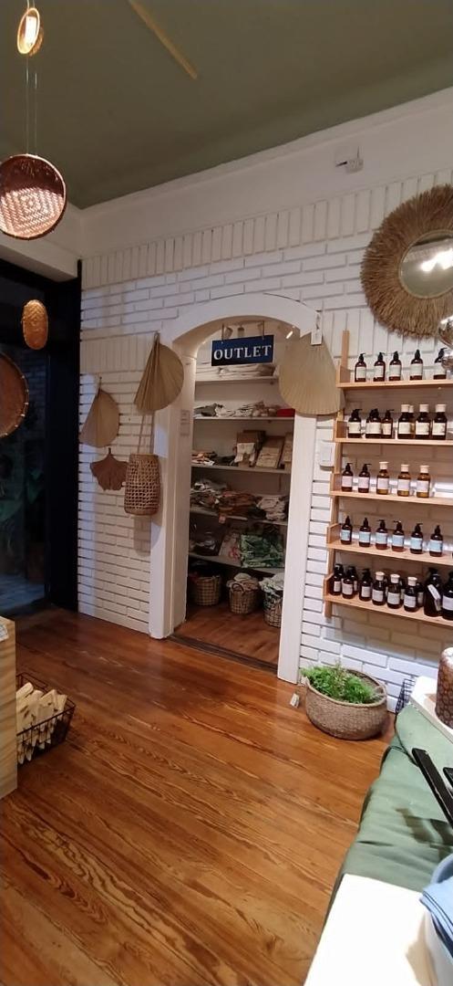 Local en  Tapieales al 1200 Son 184m2