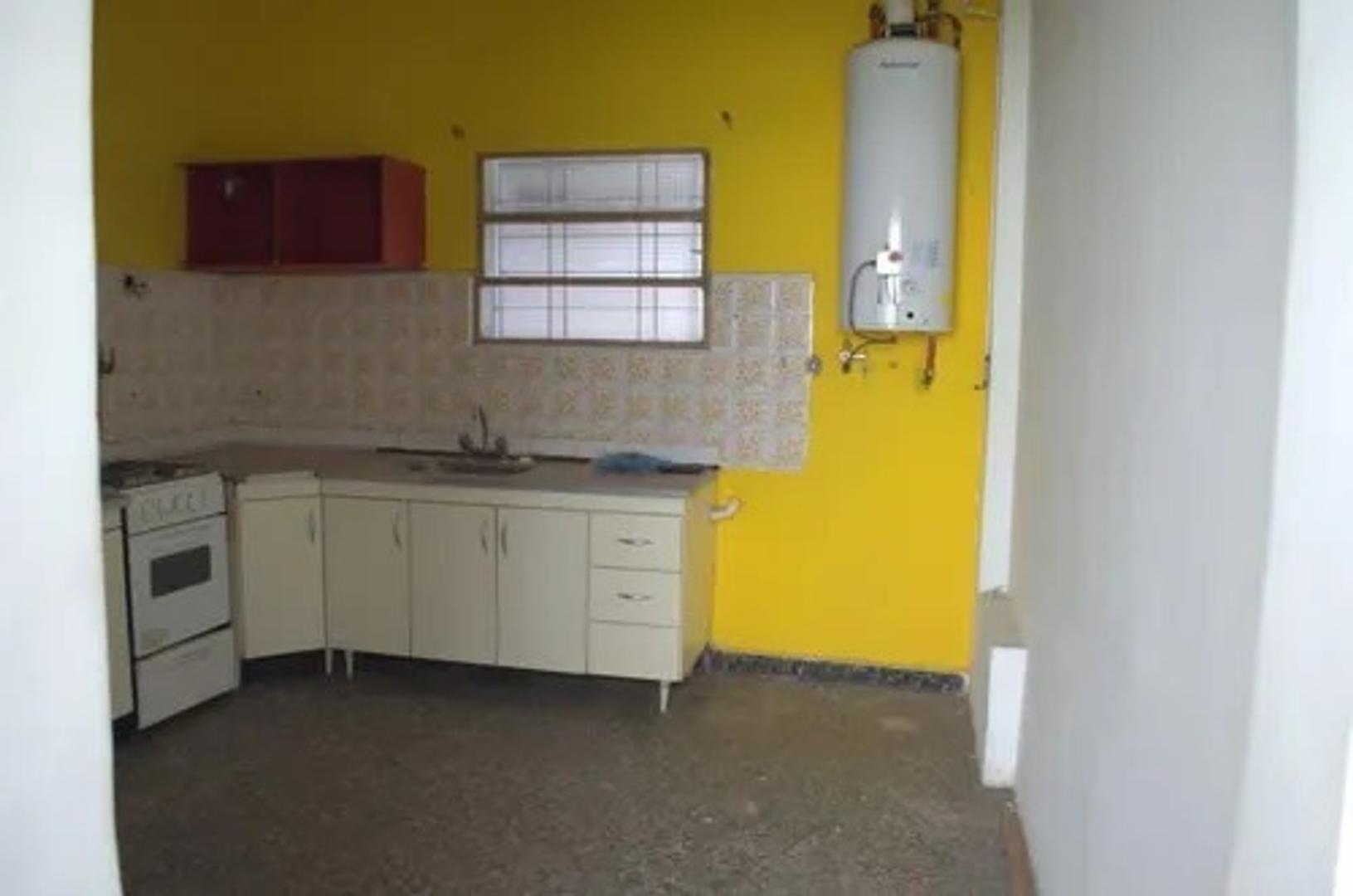 Casa con Departamento Independiente en Venta