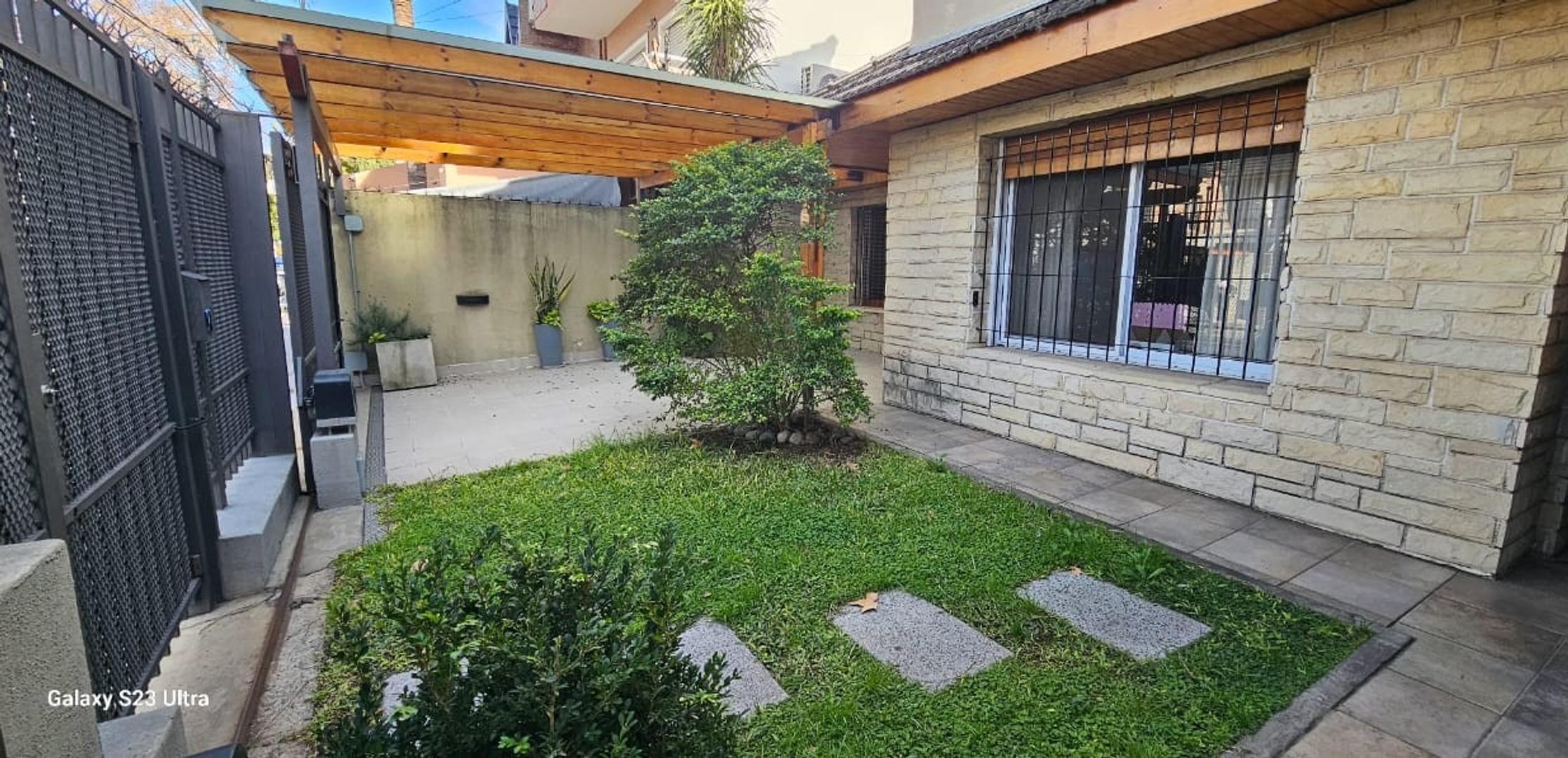 Casa en Venta con 3 cocheras