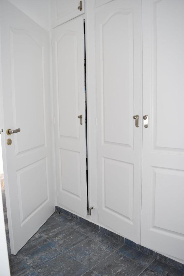 Casa en Alquiler con 2 cocheras