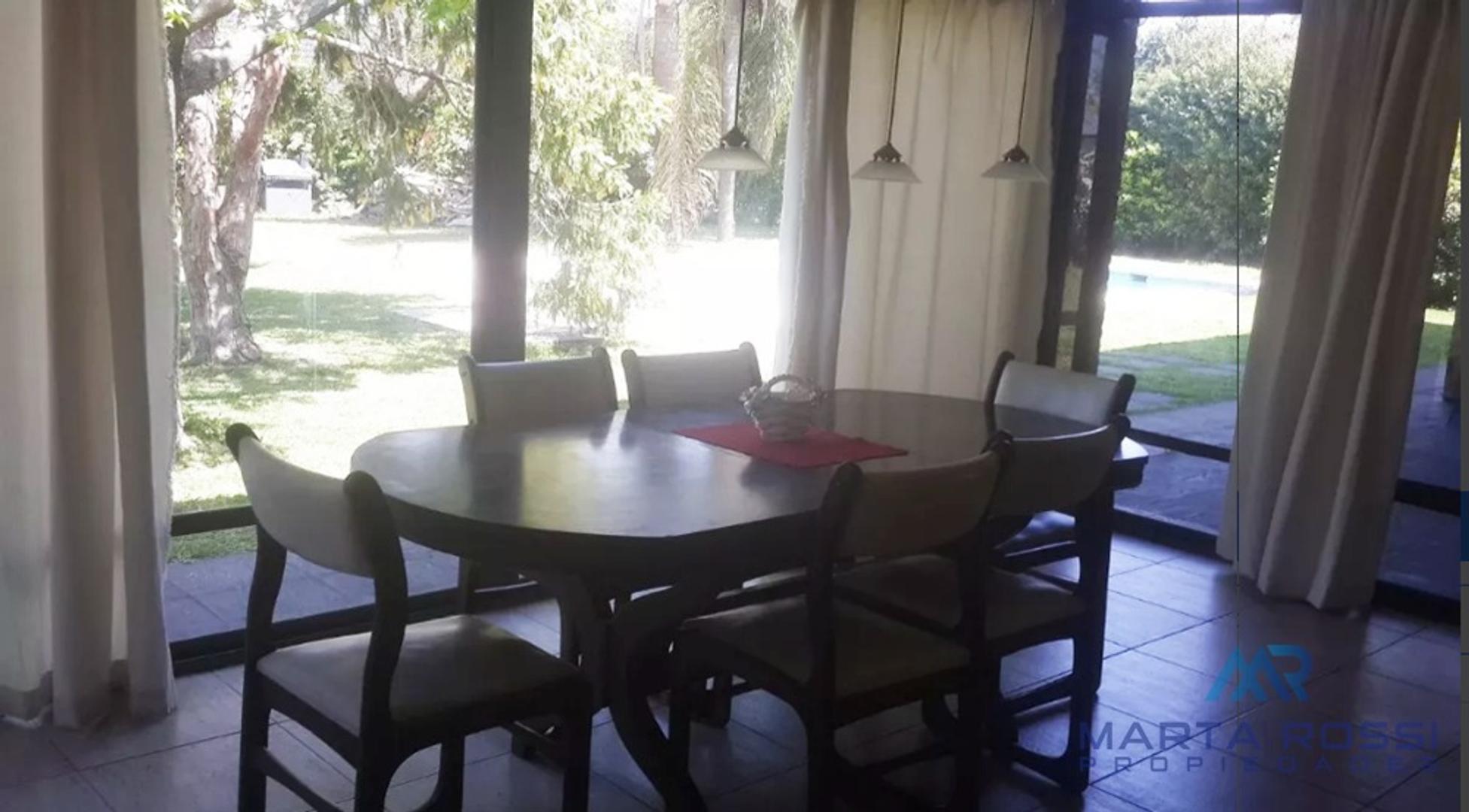 Casa 4 ambientes con 4 baños