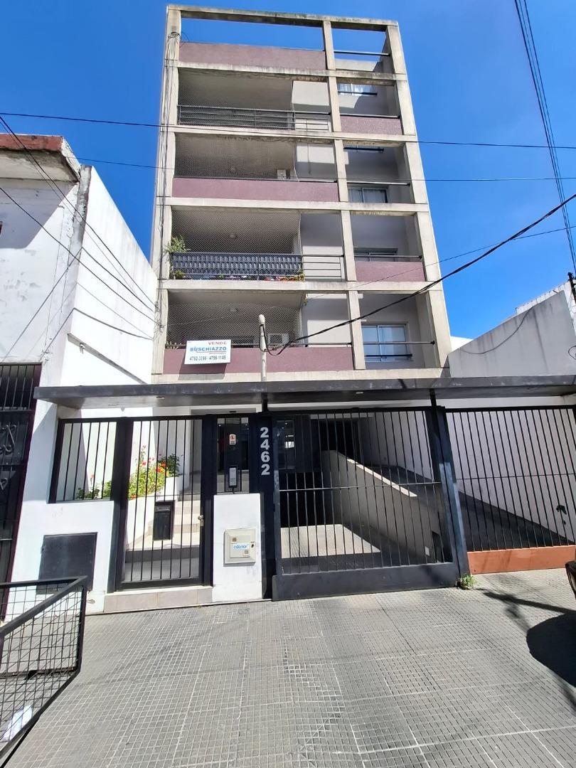 Excelente departamento 3 ambientes al frente con cochera