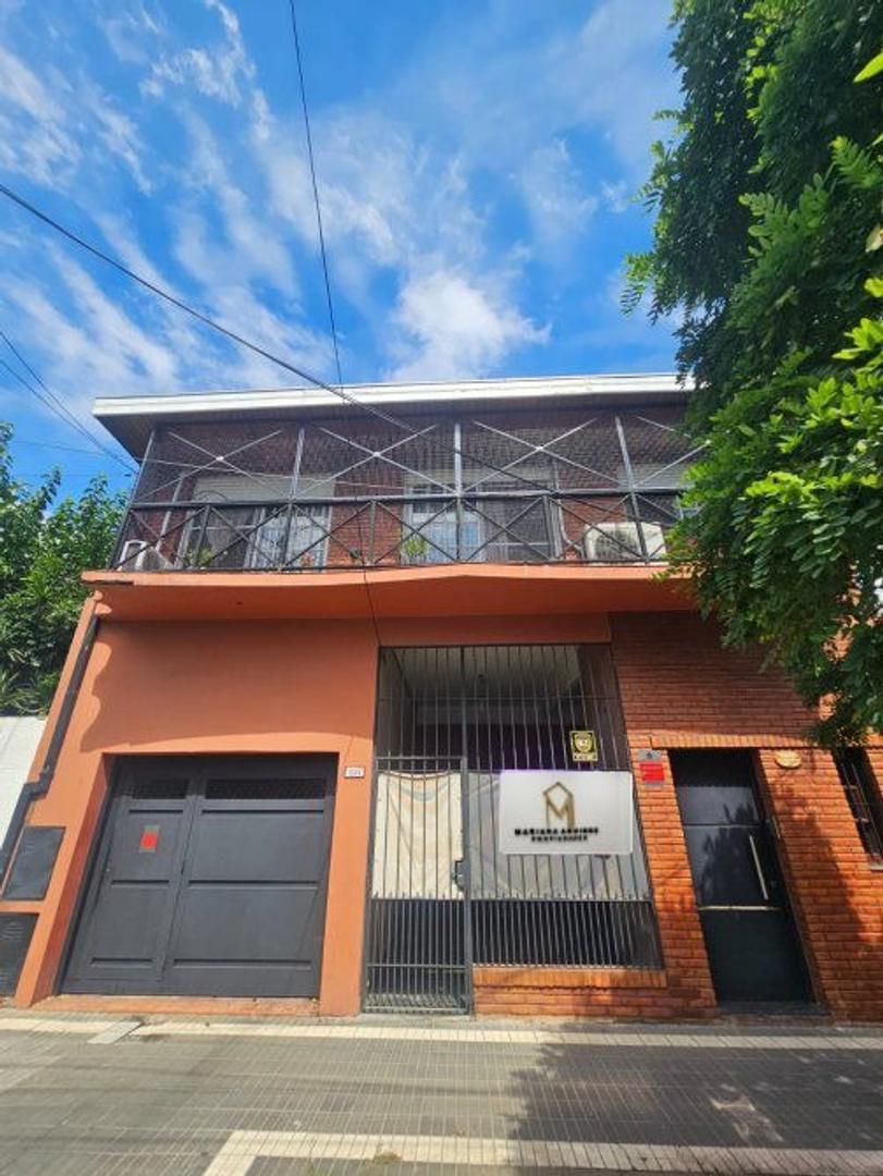 PH al Frente de 3 ambientes con amplio Parque.