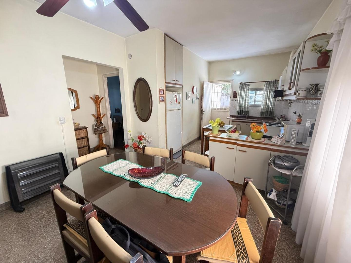 Casa 3 ambientes sobre lote 10 x 30 mts