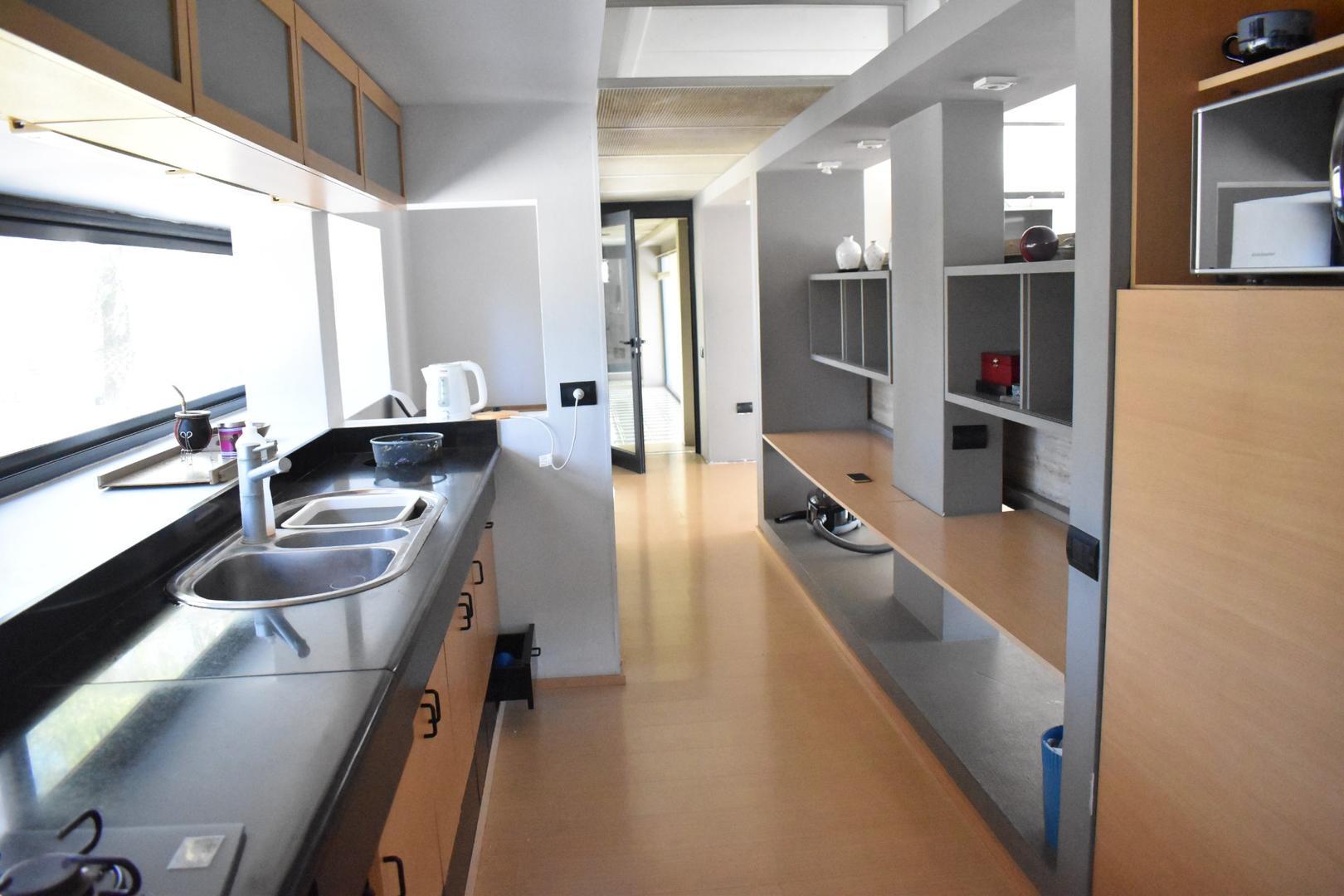 Casa en Venta con 8 cocheras