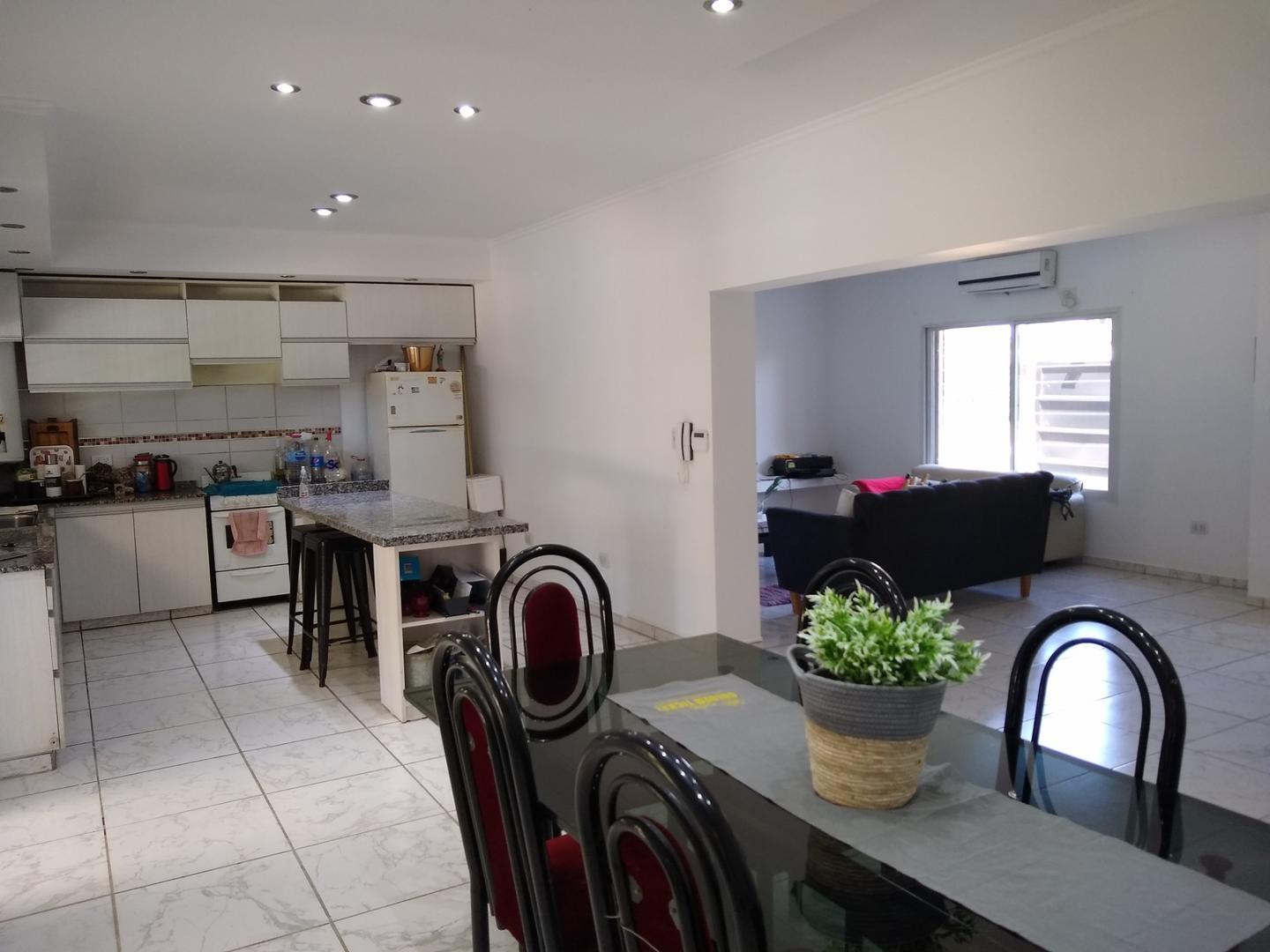 Casa 4 ambientes con 3 baños