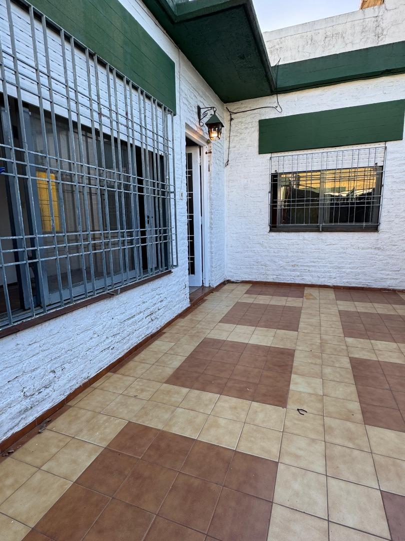 PH EN VENTA 3 AMBIENTES CON PATIO Y COCHERA
