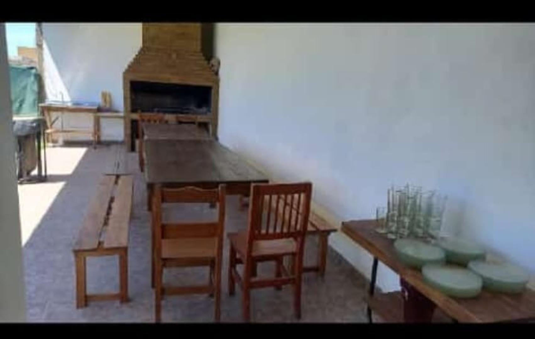 CASA CON QUINCHO Y PILETA