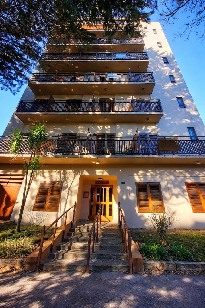 1 ambiente, a la calle, planta baja, impecable