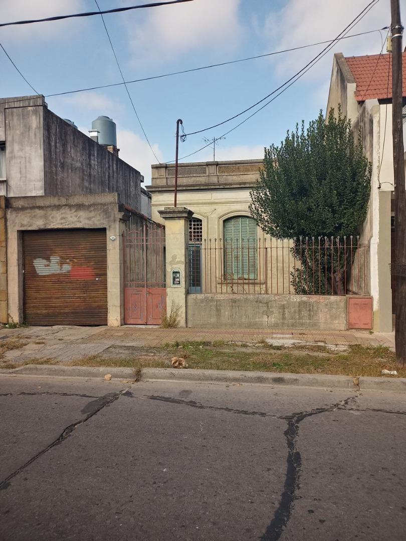 Joaquin V Gonzalez 700