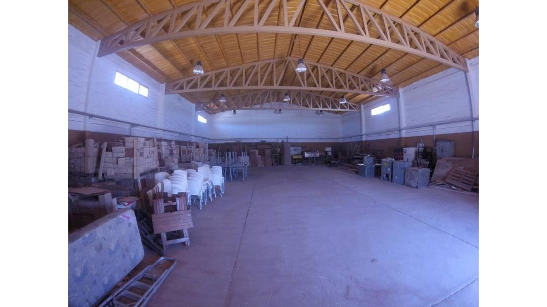 Vendo base, con Galpón y oficinas en Rincón de los Sauces.
