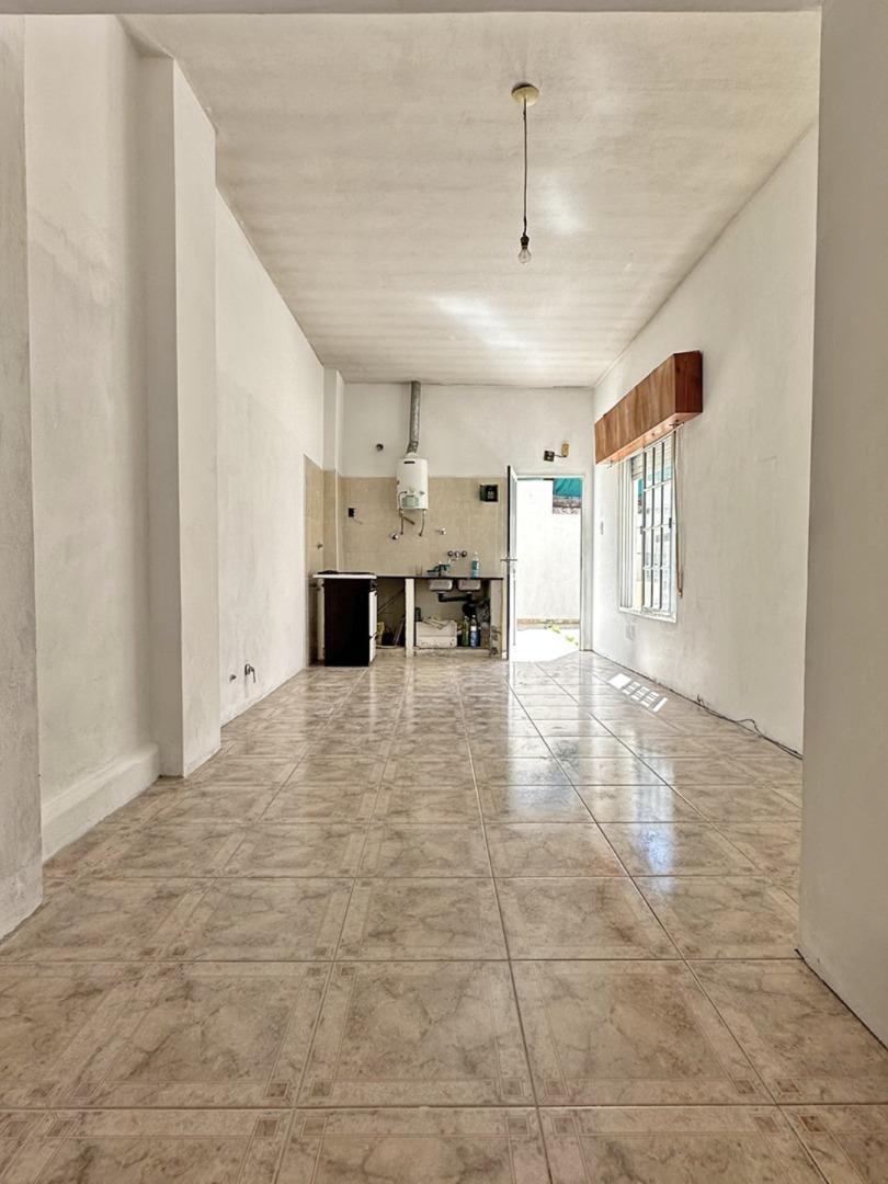CASA DE PASILLO EN ARROYITO OPORTUNIDAD!