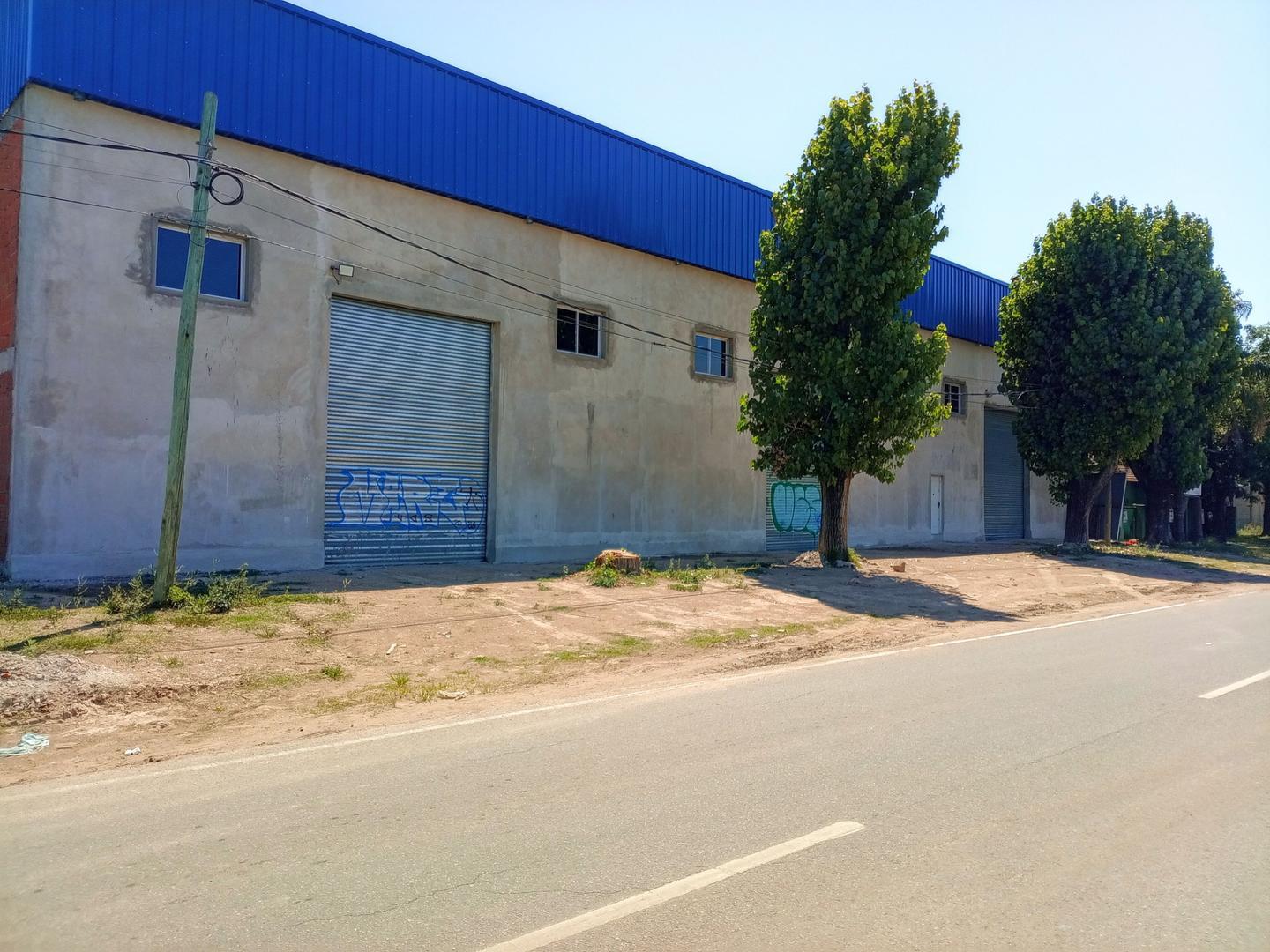 TRES GALPONES TERMINADOS EN VENTA SOBRE ACCESO OESTE, MORENO