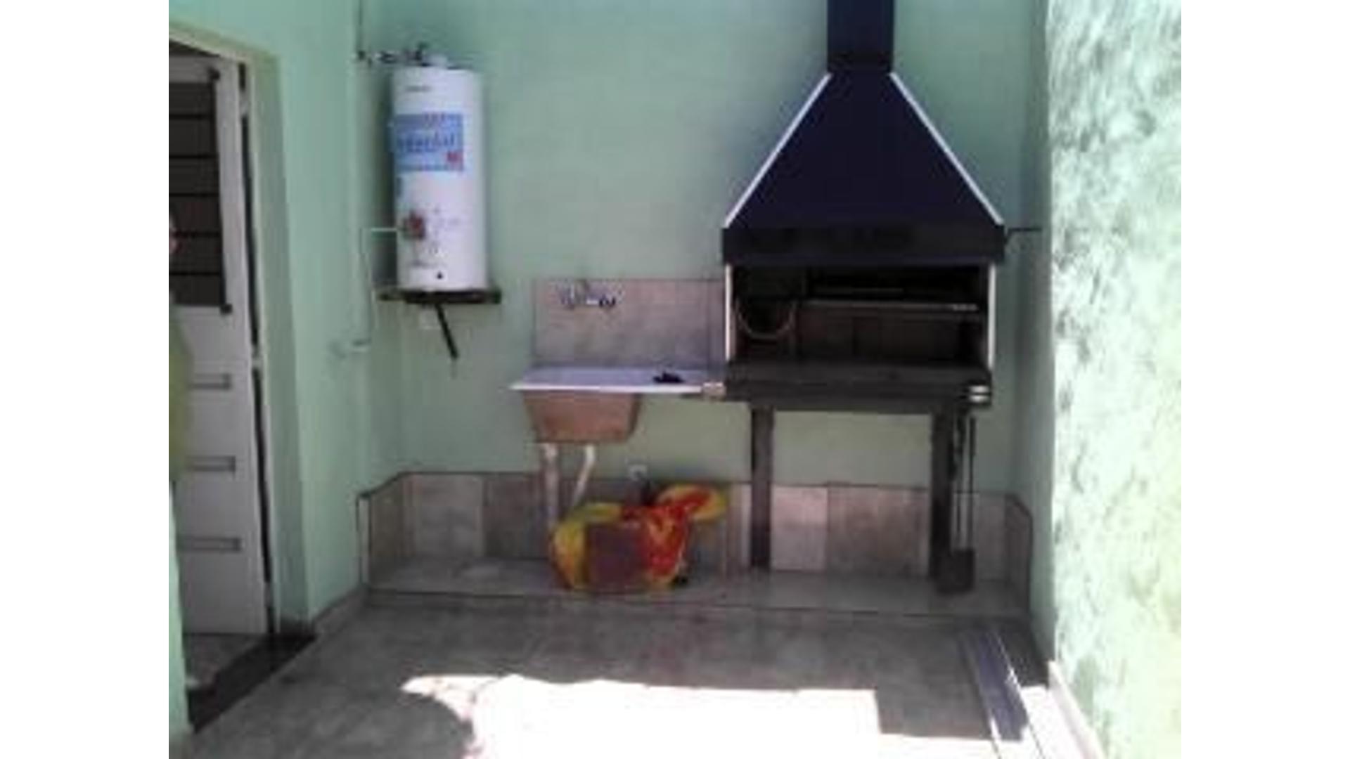 Depto Tipo Casa 2 ambientes con 1 baño