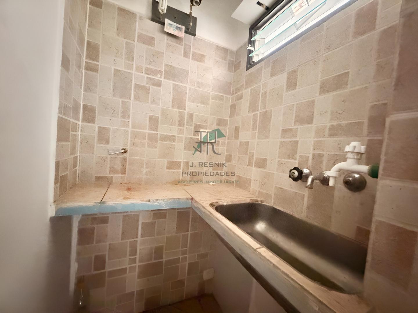 LOCAL EN ESQUINA MUCHA EXPOSICIÓN EXDCELENTE UBICACIÓN