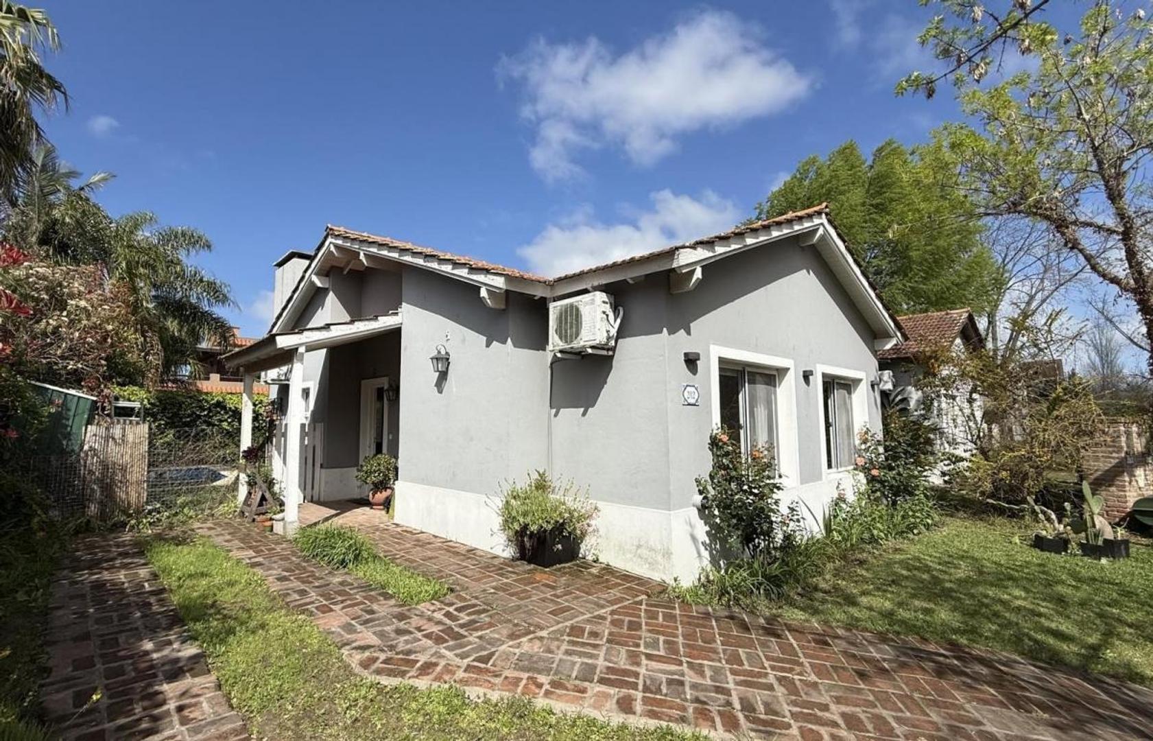 Casa 3 ambientes con 2 baños