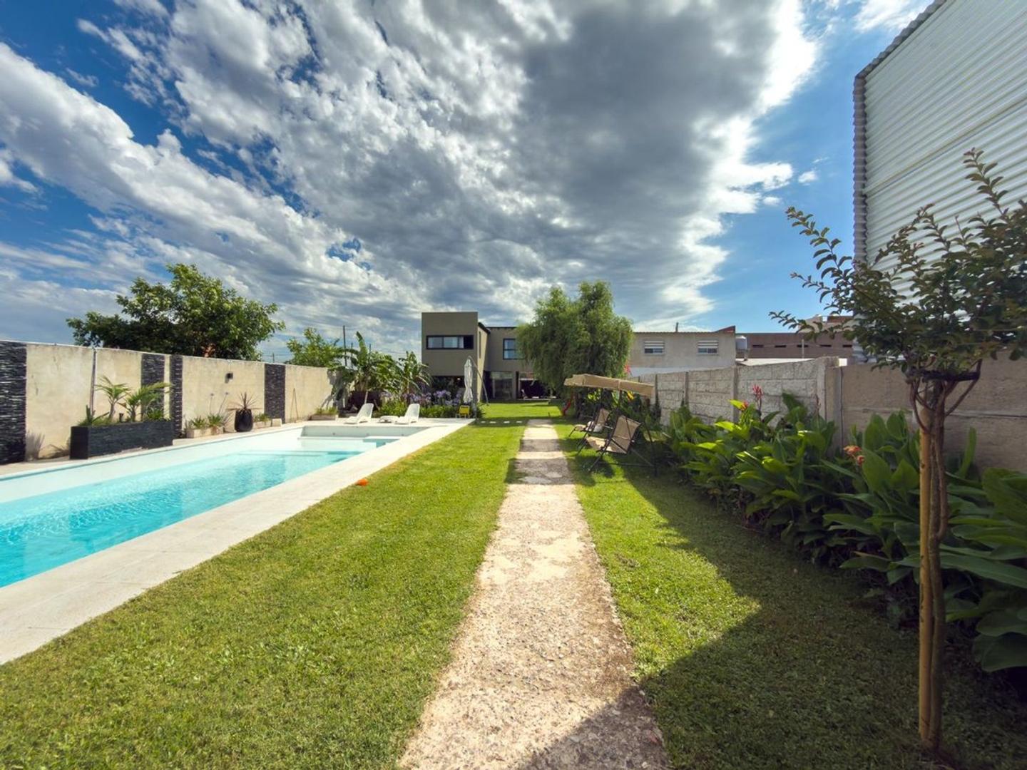 Casa en Alquiler en Los Hornos, USD 1.400.000