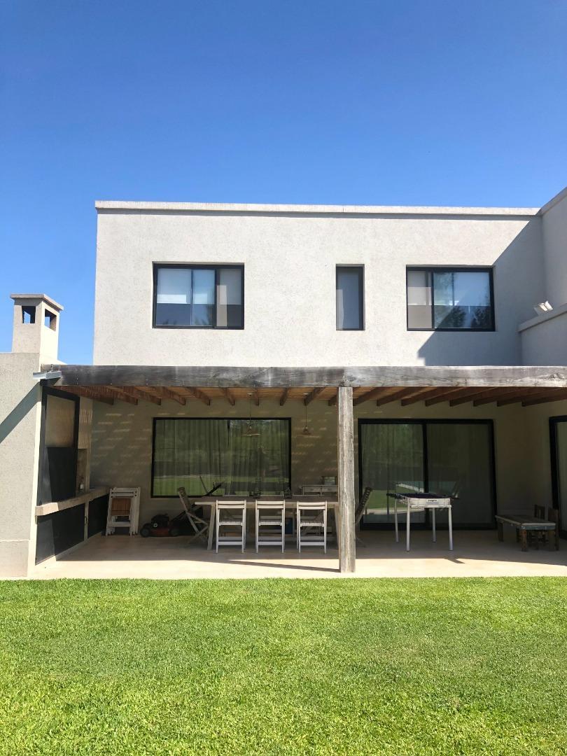 Casa en Alquiler al Norte