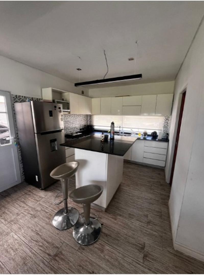 Casa en Alquiler Temporal con 4 cocheras