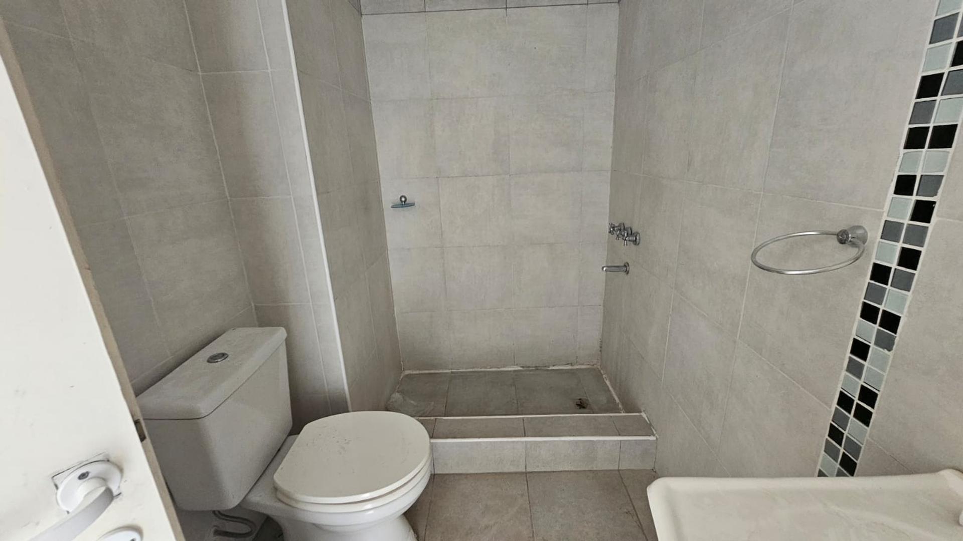 Casa en Alquiler con 1 cochera