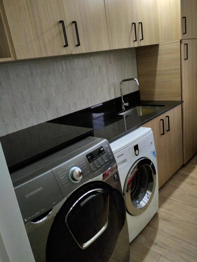 Casa en Alquiler con 4 cocheras