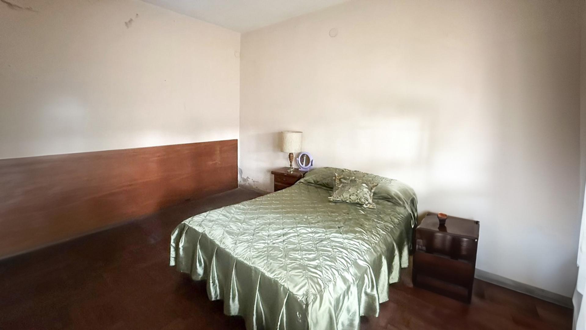 CASA 3 AMB. + DEPARTAMENTO TIPO DUPLEX - ITUZAINGO. NORTE