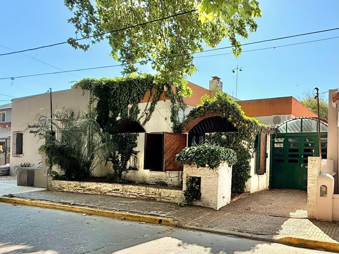 CASA VENTA 4 AMBIENTES JARDIN Y QUINCHO ADROGUE