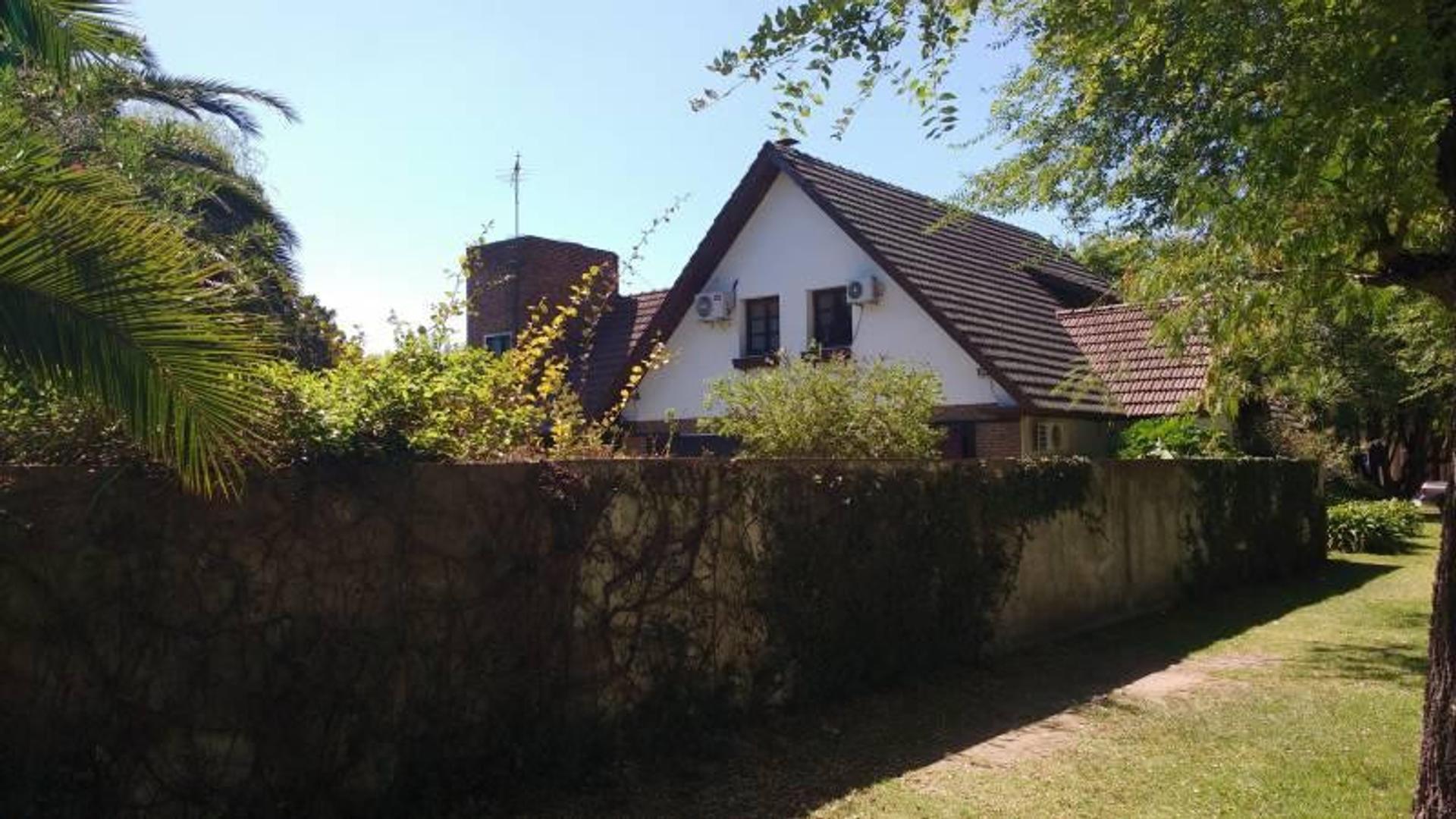 Casa 7 ambientes con 4 baños