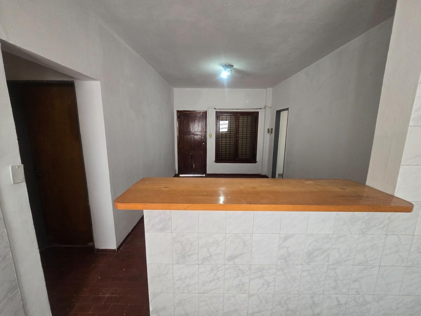 Depto Tipo Casa en Alquiler en Villa Libertad, $ 800.000