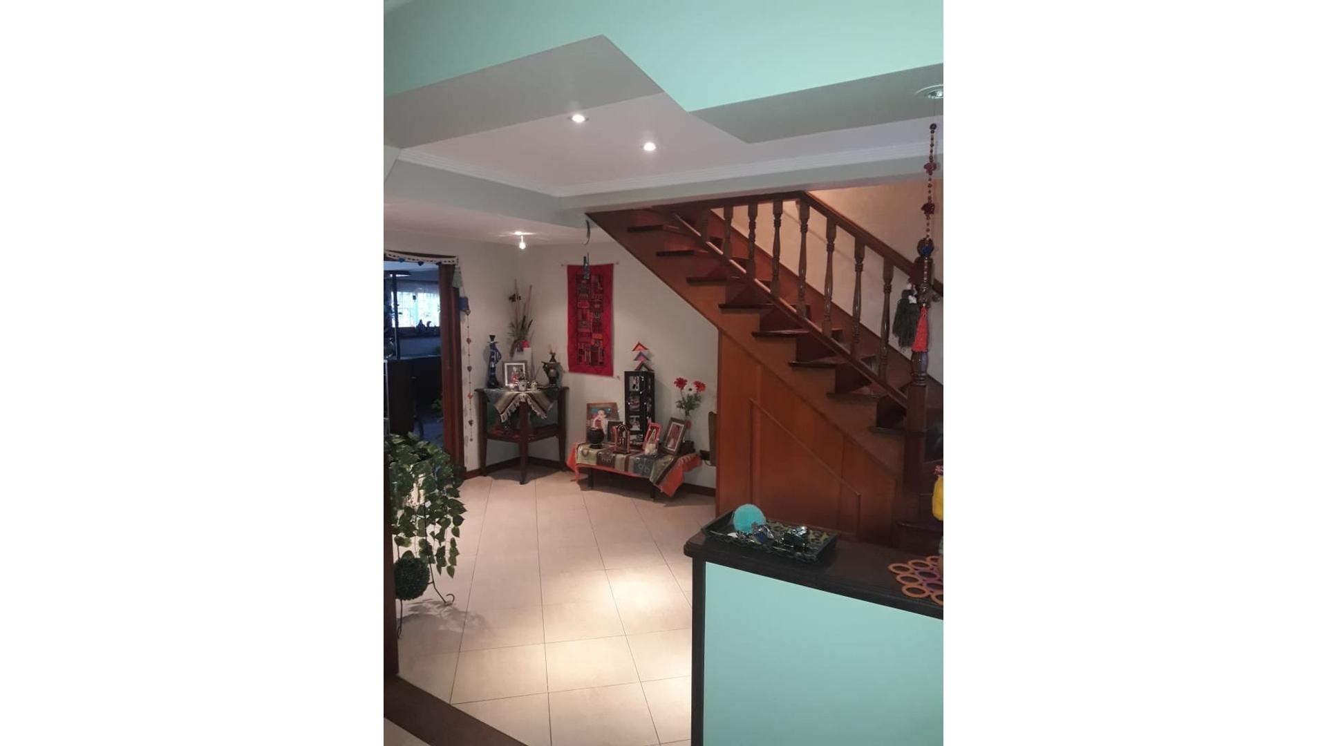 Chalet de 5 ambientes con dependencia de servicio - Puan 620