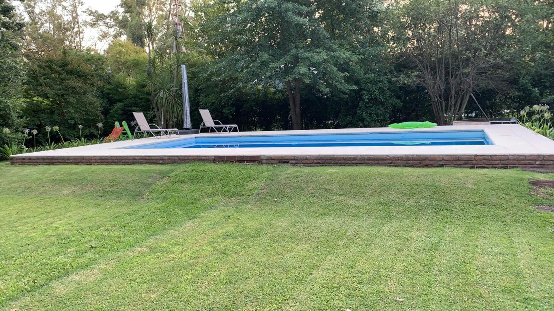 Casa en Venta con 9 cocheras