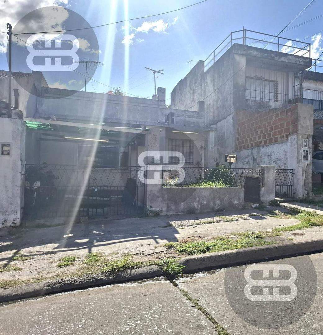 VENTA CASA 3 AMB -  ACEPTA PERMUTA - LAFAYETTE 4100
