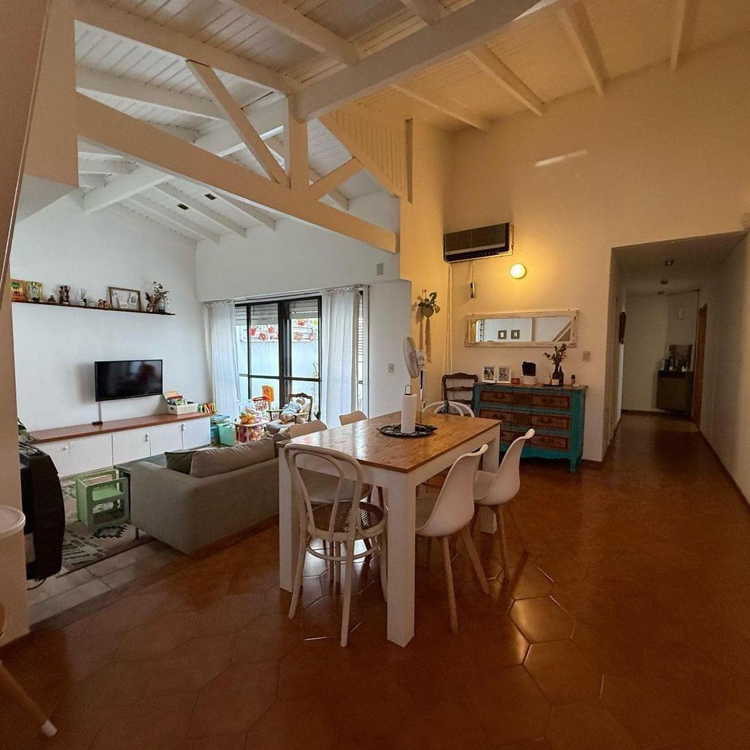 Casa en Venta en Castelar, USD 180.000