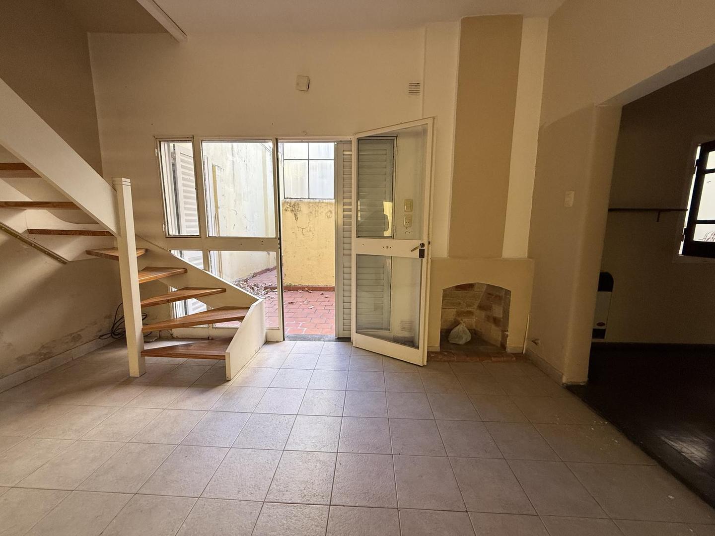 Casa 7 ambientes con 2 baños