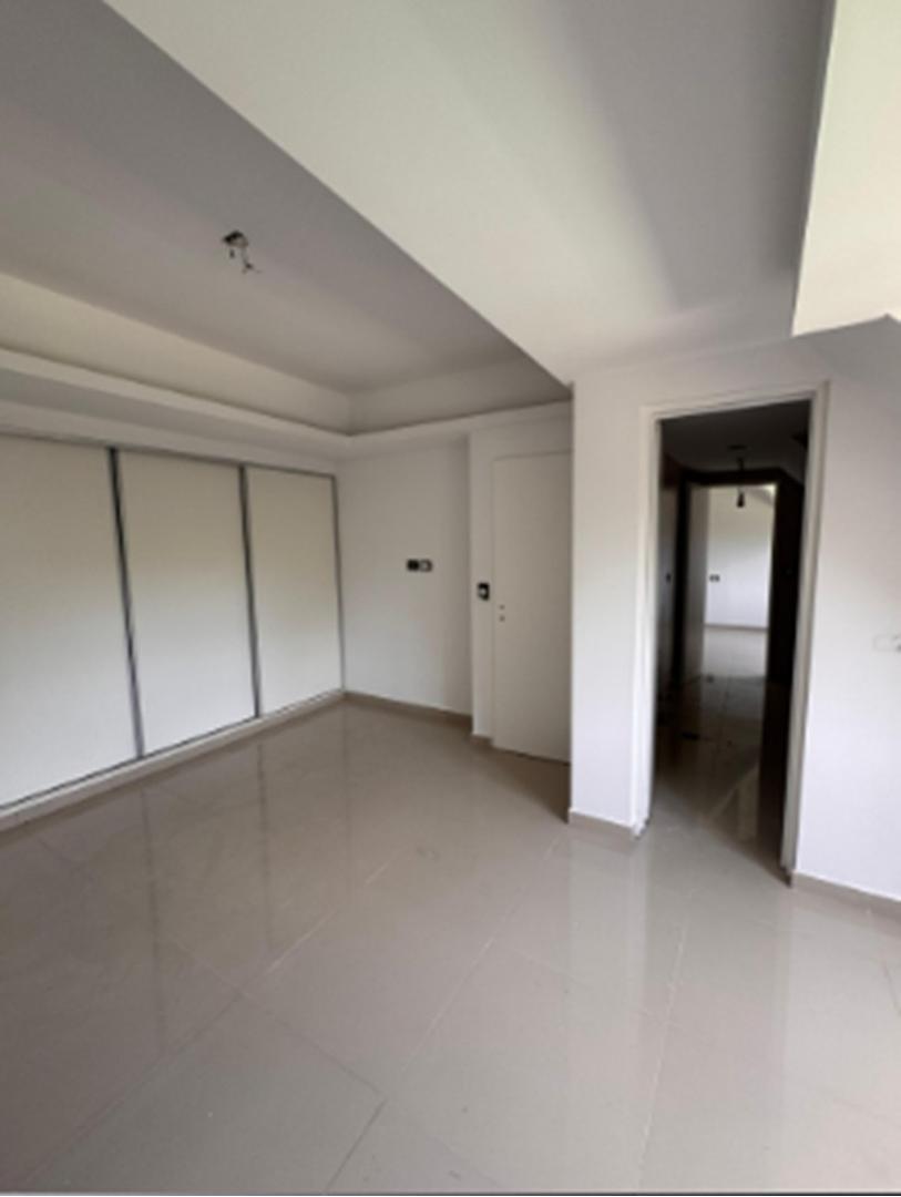 Casa en Venta con 4 cocheras