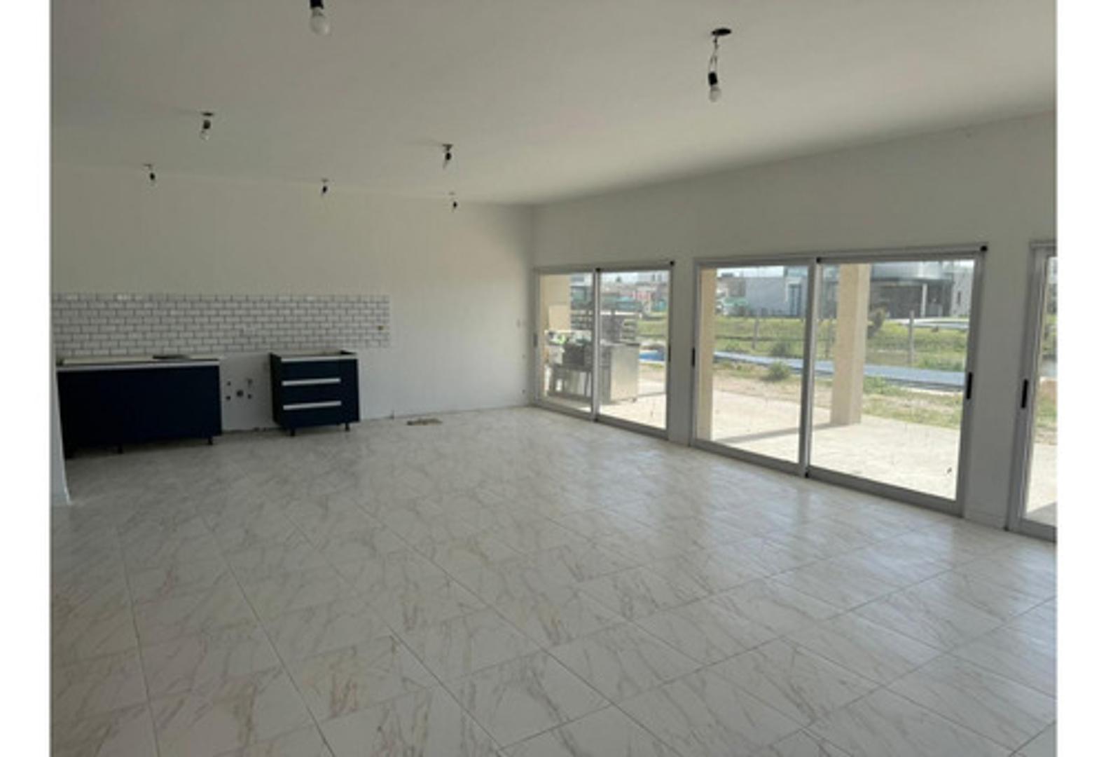 Casa en Venta con 5 cocheras