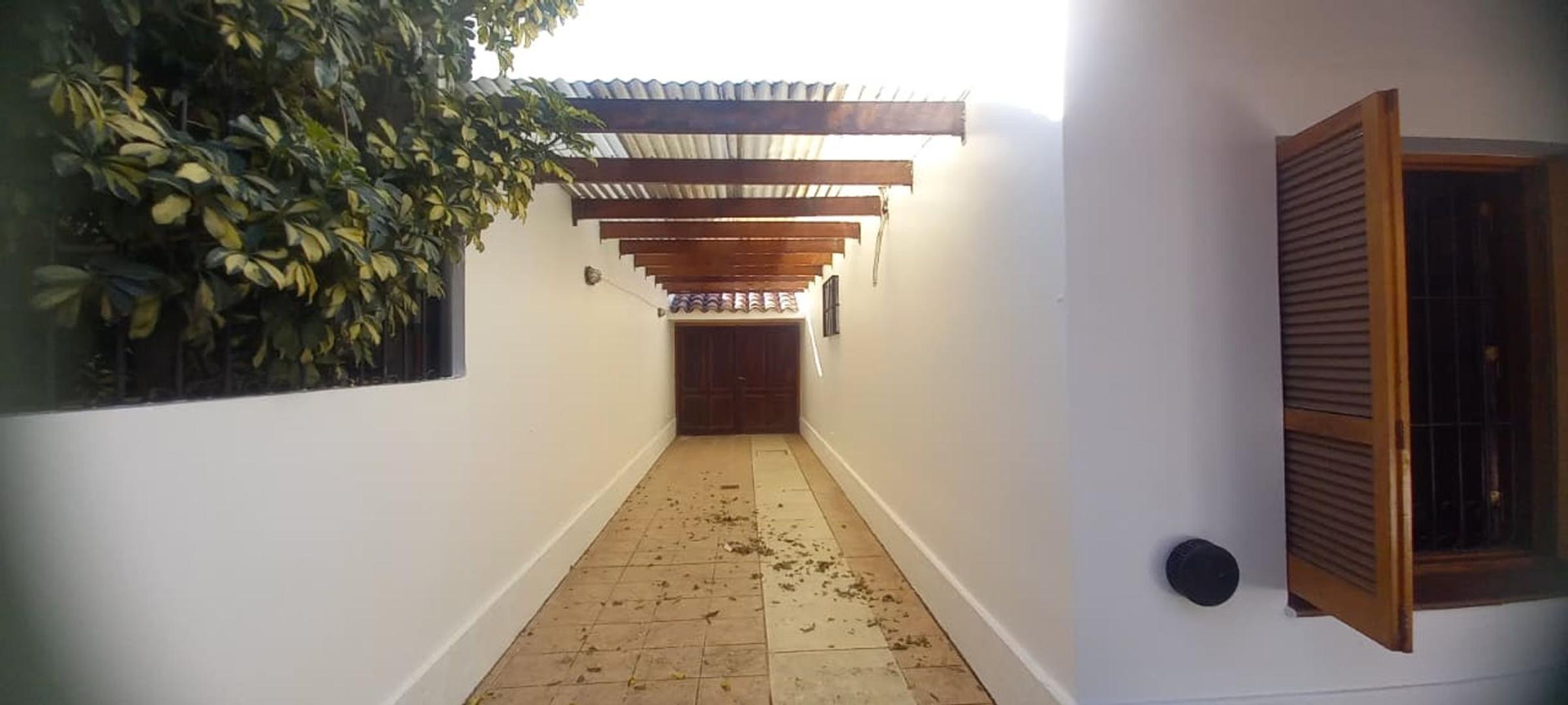 Casa 7 ambientes con 4 baños