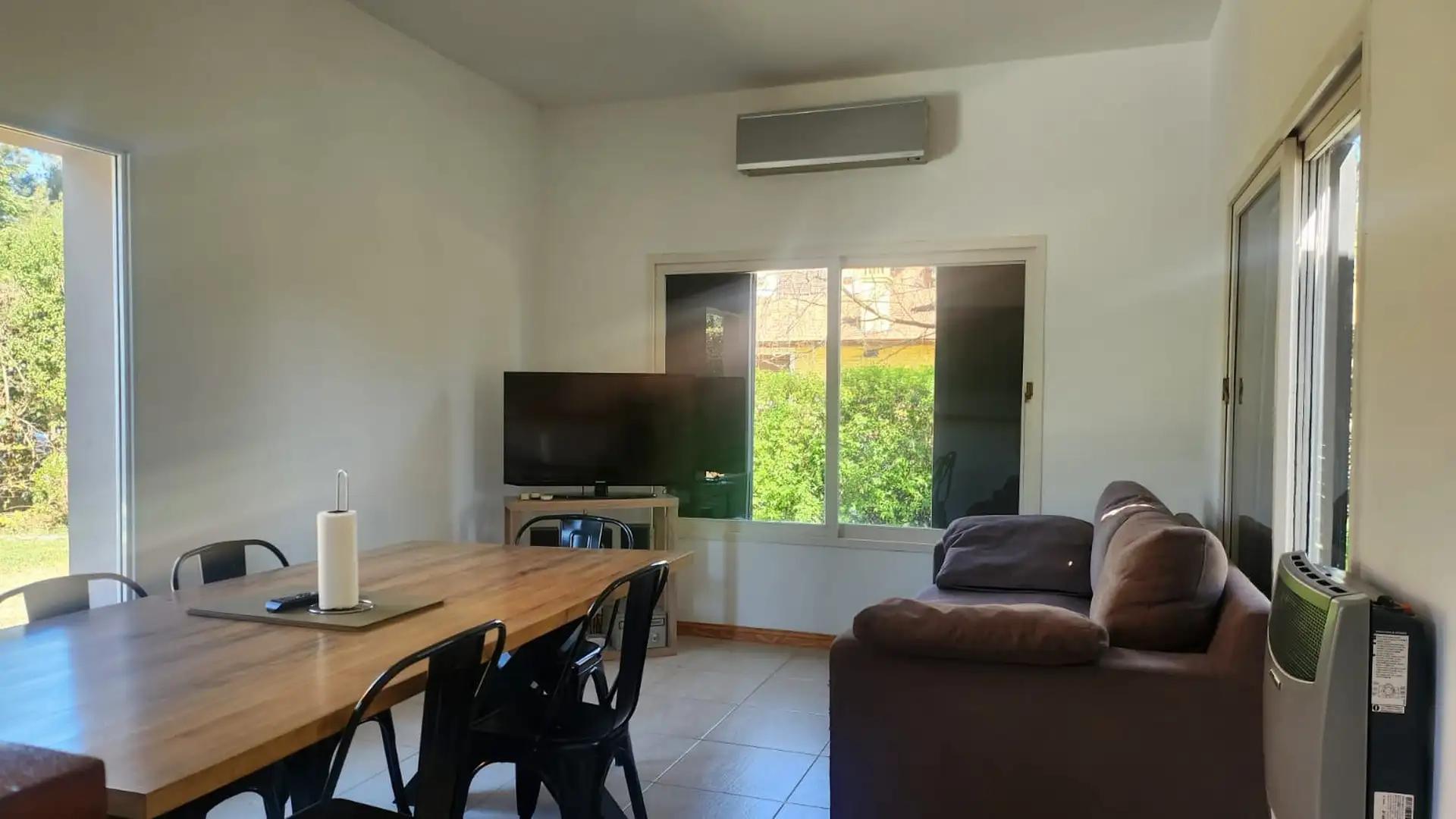 Casa en Alquiler con 1 cochera