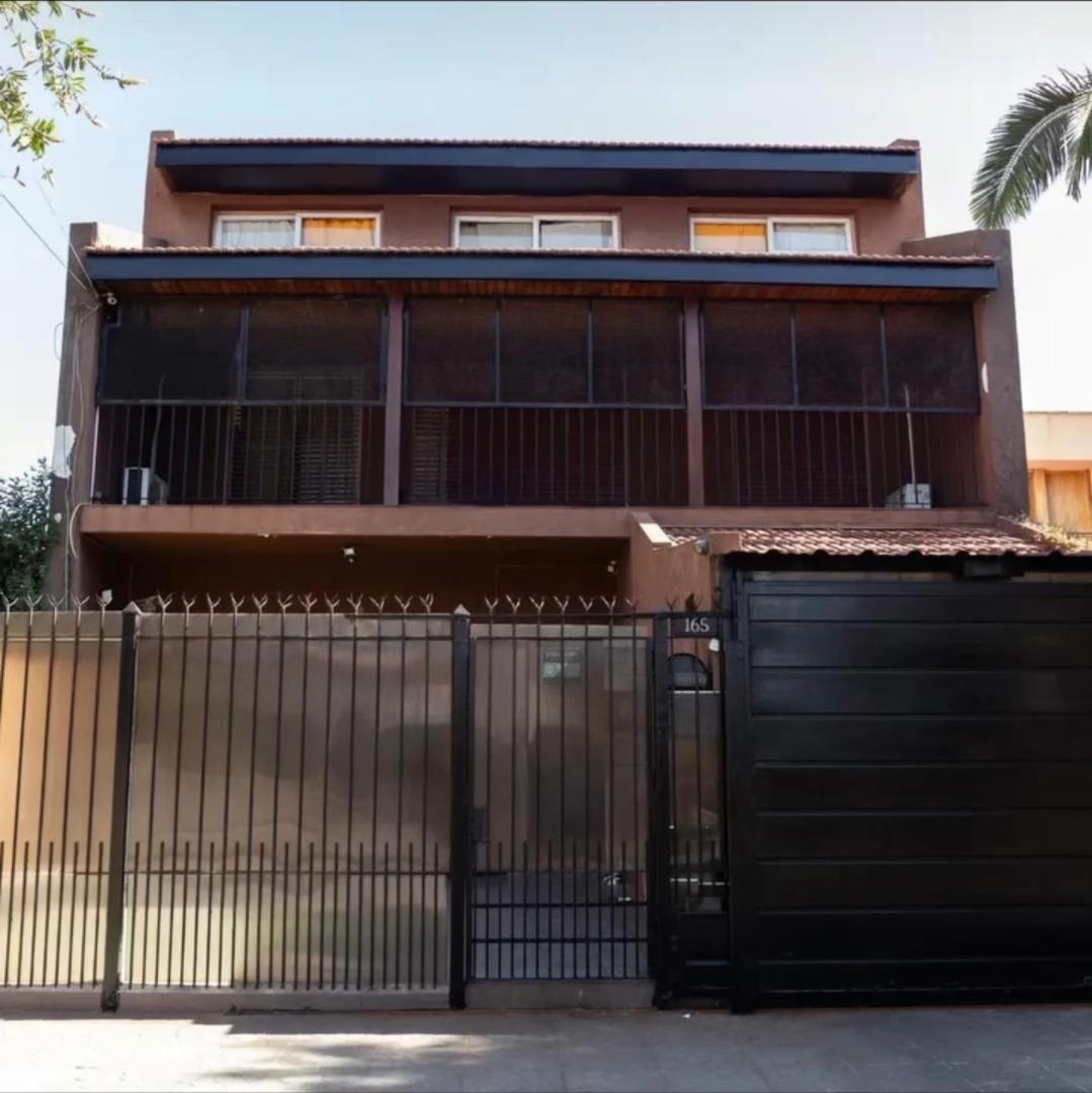 GRAN CASA A LA VENTA, HERMOSO BARRIO