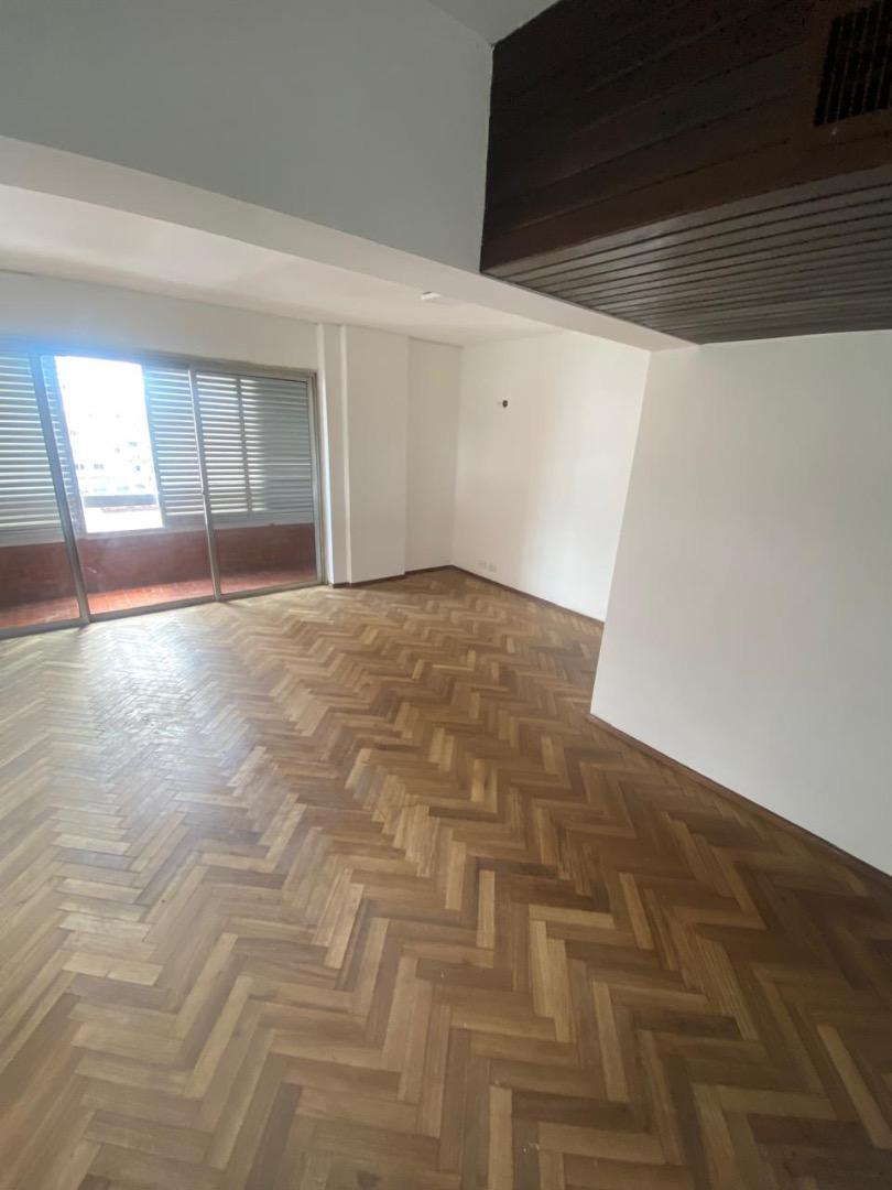 ALQUILER - Departamento 3 dormitorios y cochera