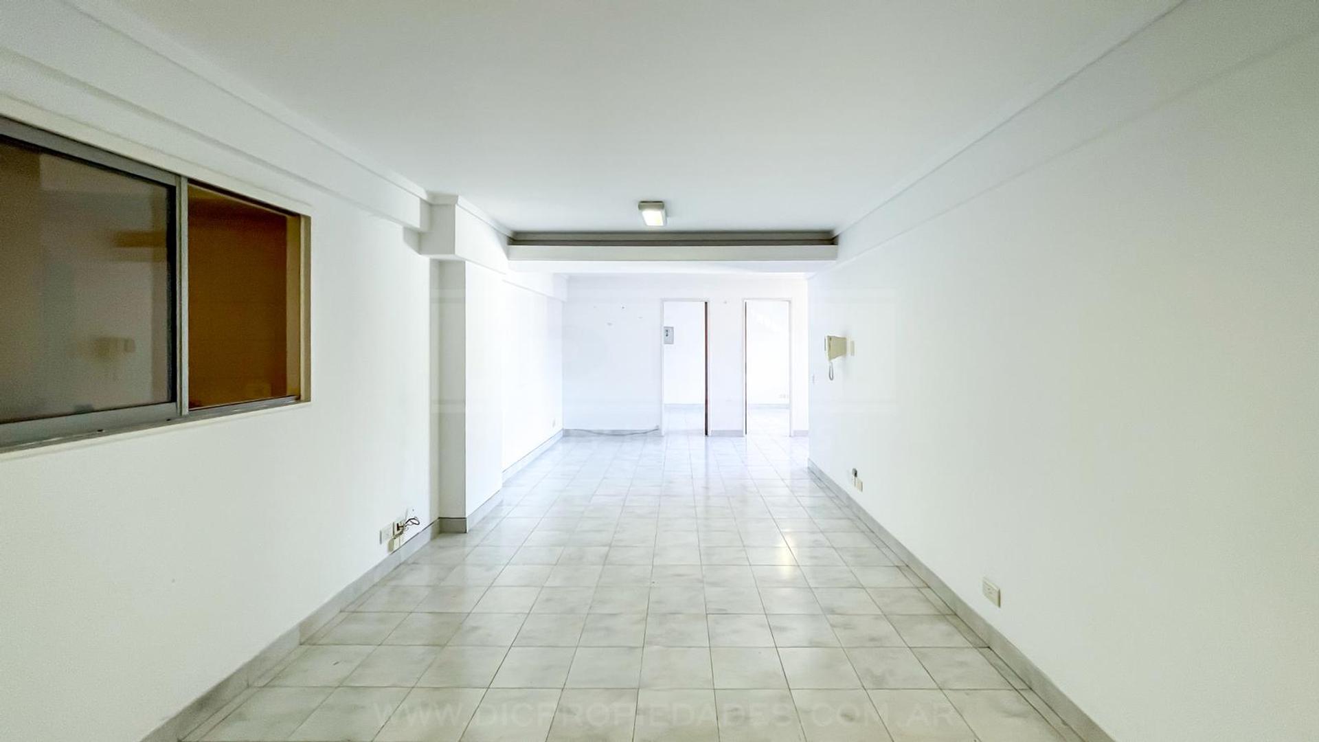 Av Santa Fe  al 1400 Entre Piran y Saenz Valiente