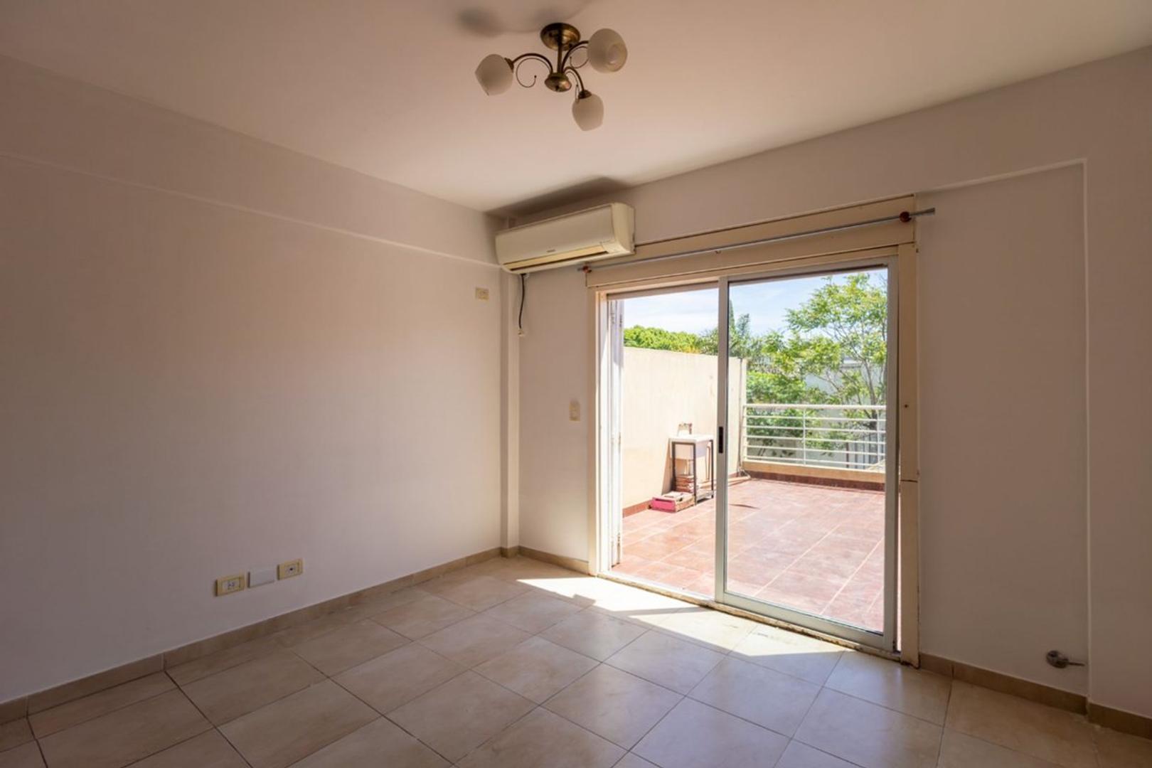 VENTA PH 3 AMBIENTES CON PATIO EN MONTE CASTRO