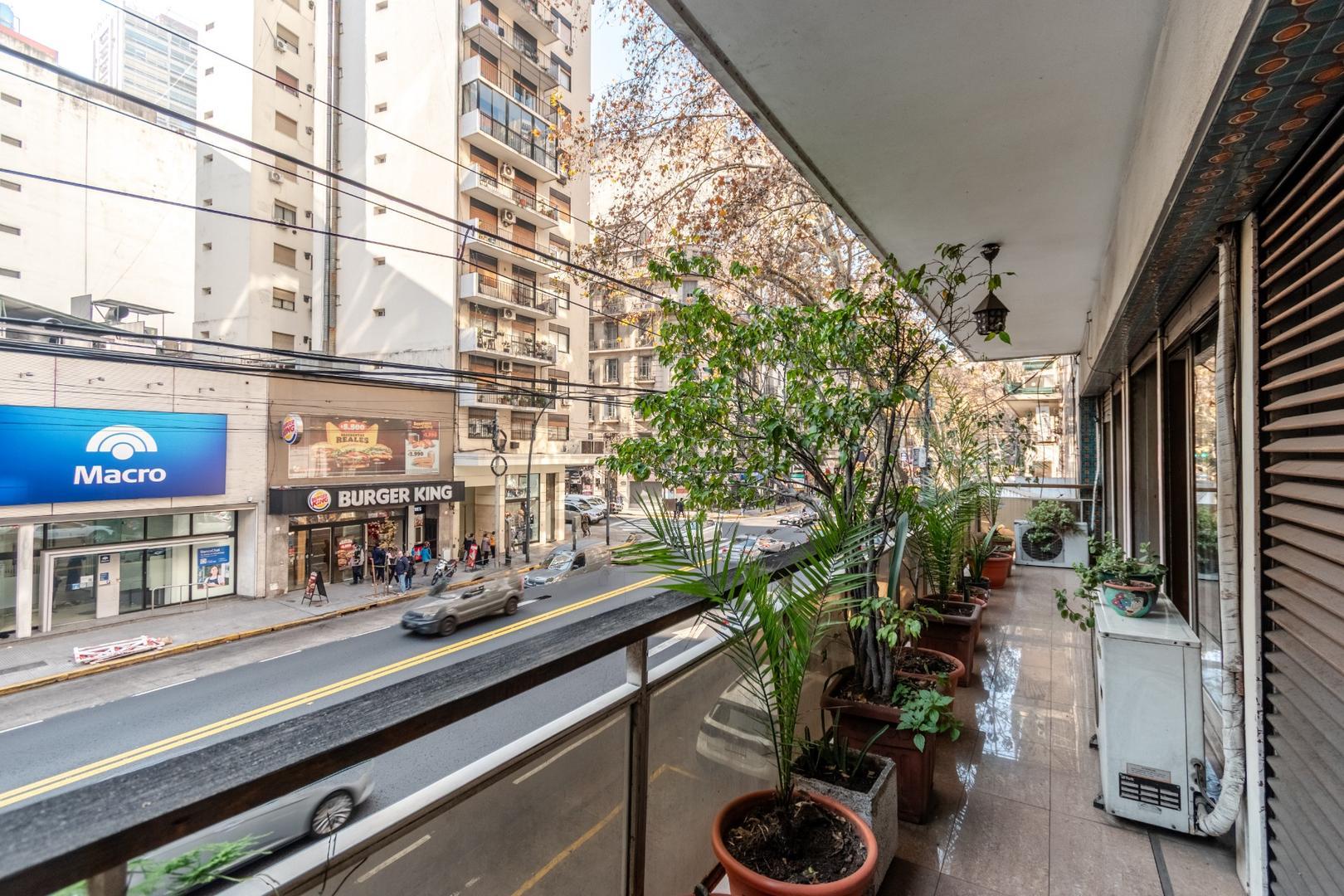 Semipiso I frente I amplio patio I cochera I buena distrib.