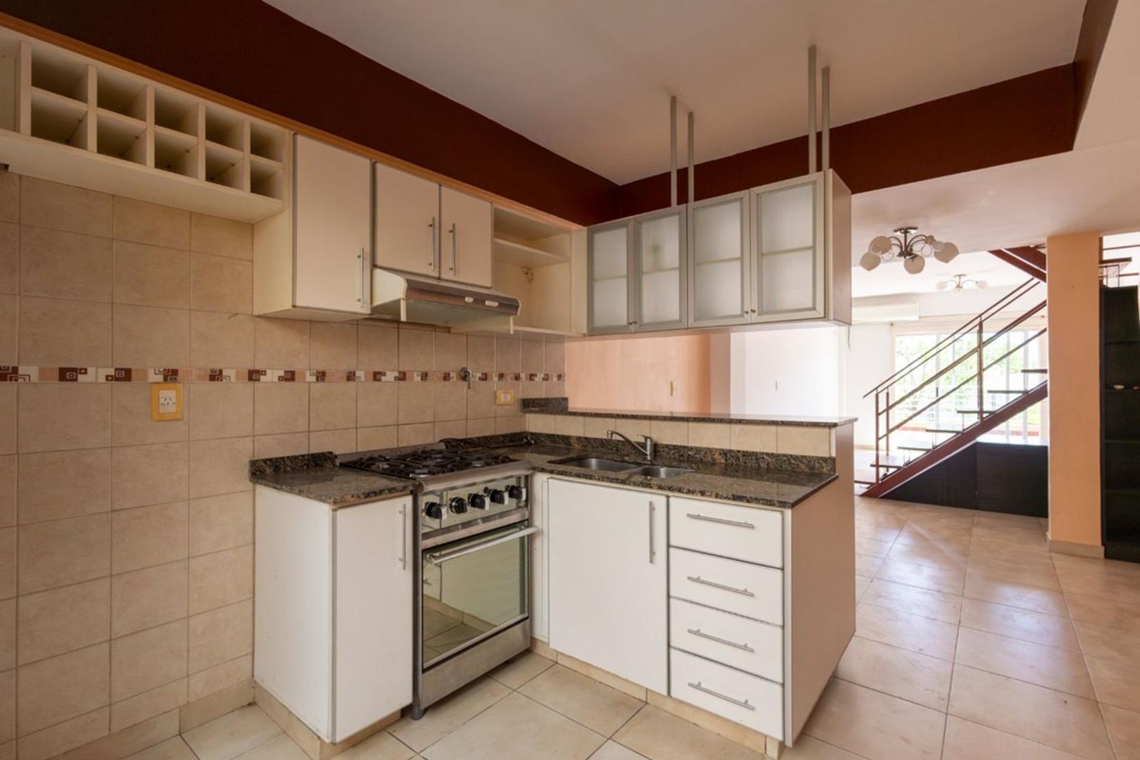 Depto Tipo Casa en Venta en Monte Castro, USD 150.000