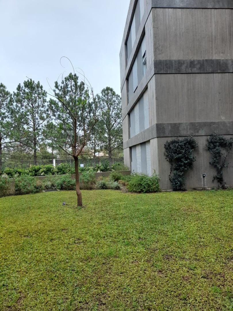 Houssay 100 , Piso 1