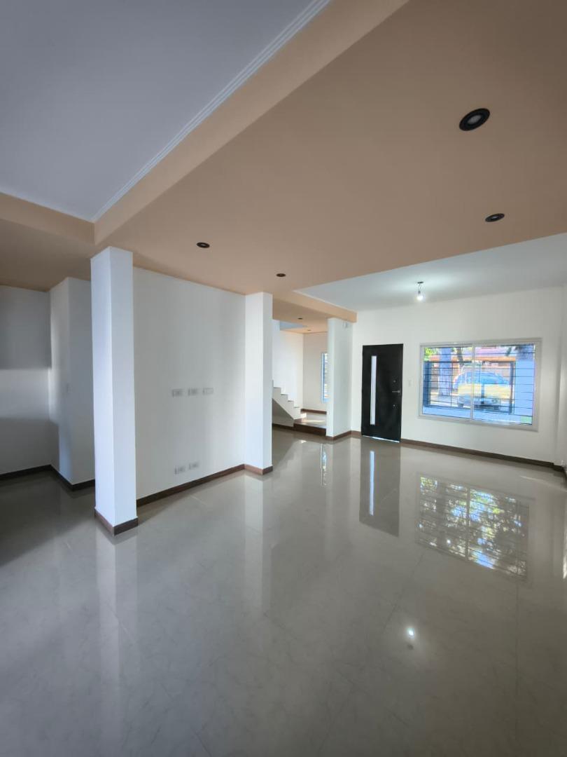 Casa en Venta en Barrio Parque Leloir, USD 210.000