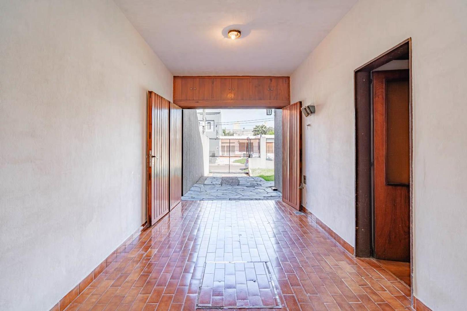 VENTA  CASA 6 AMBIENTES TAPIALES