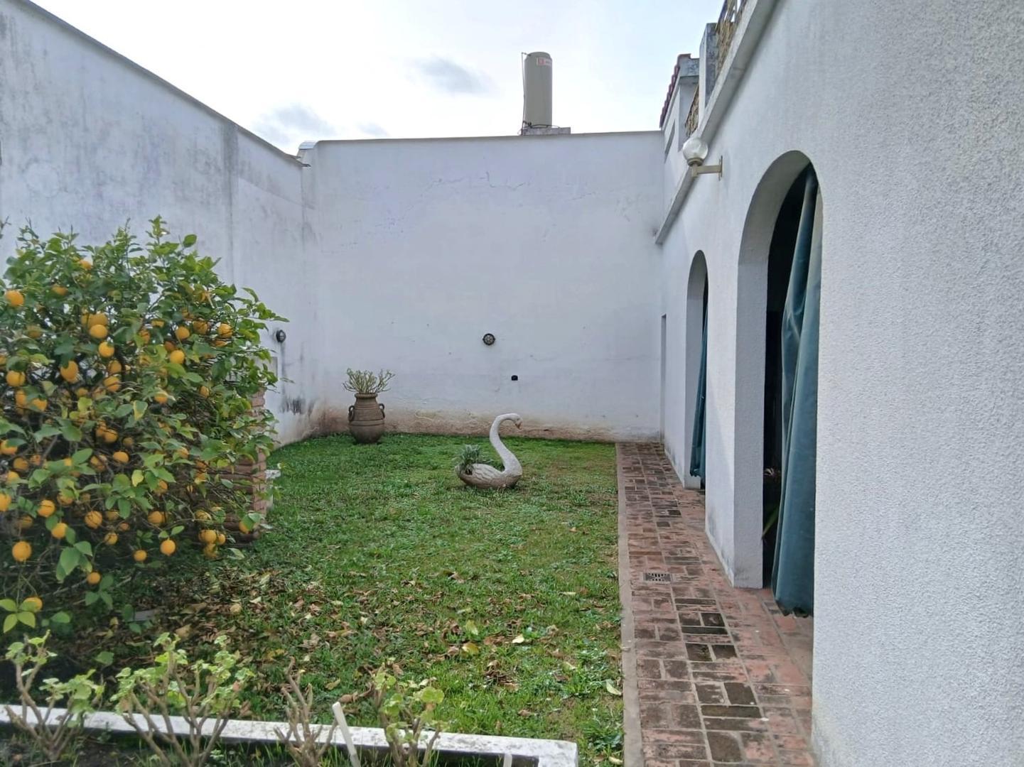 Casa en Venta 3 ambientes Fondo Cochera El Palomar