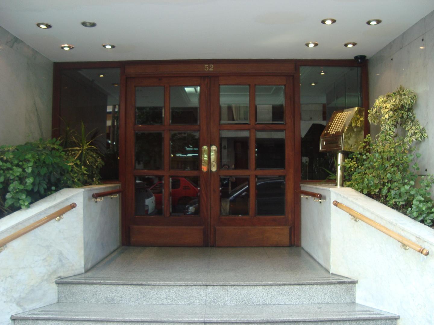 departamento contra frente 2 ambientes céntrico