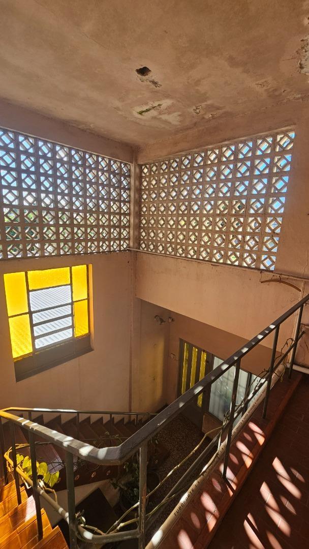 Casa 6 ambientes con 2 baños